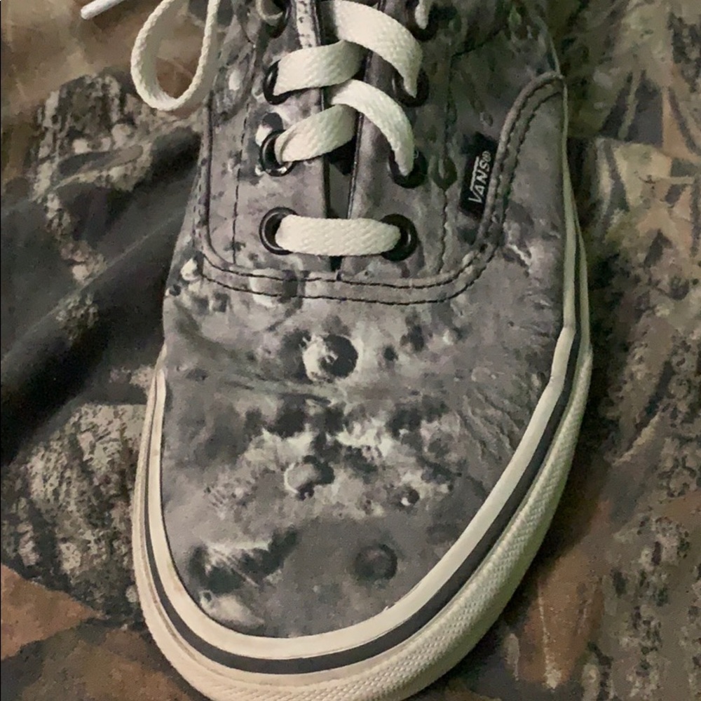 Vans moon style